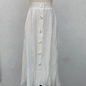 High waisted white skirt. Never worn.